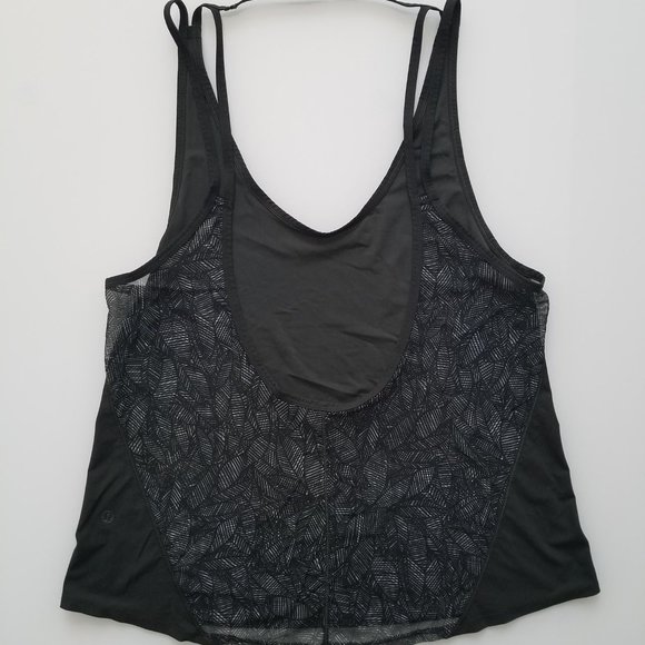 Lululemon tank top and bra - Picture 4 of 8